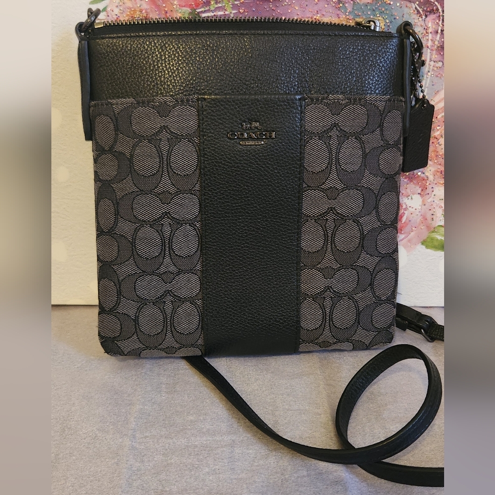 NWOT Brand New signature Coach crossbody - Picture 2 of 11